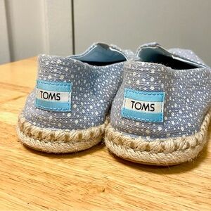 Toms Slip-On Canvas Shoes - sz 6.5W